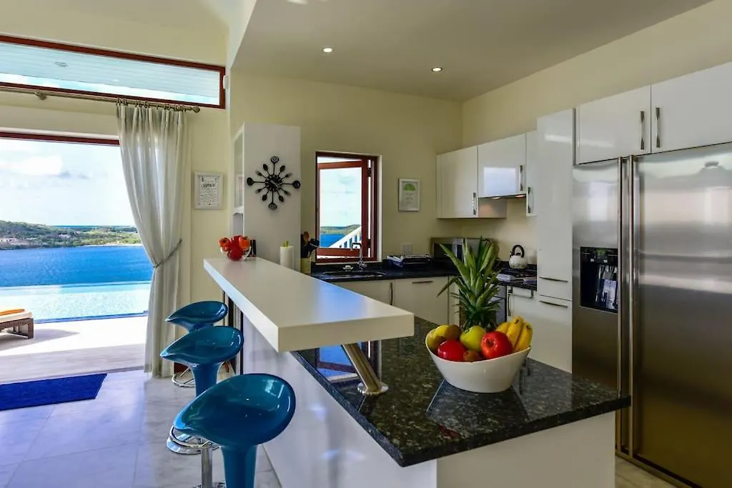 Stunning 3 Bedroom Villa With Pool & Jacuzzi Gaynors