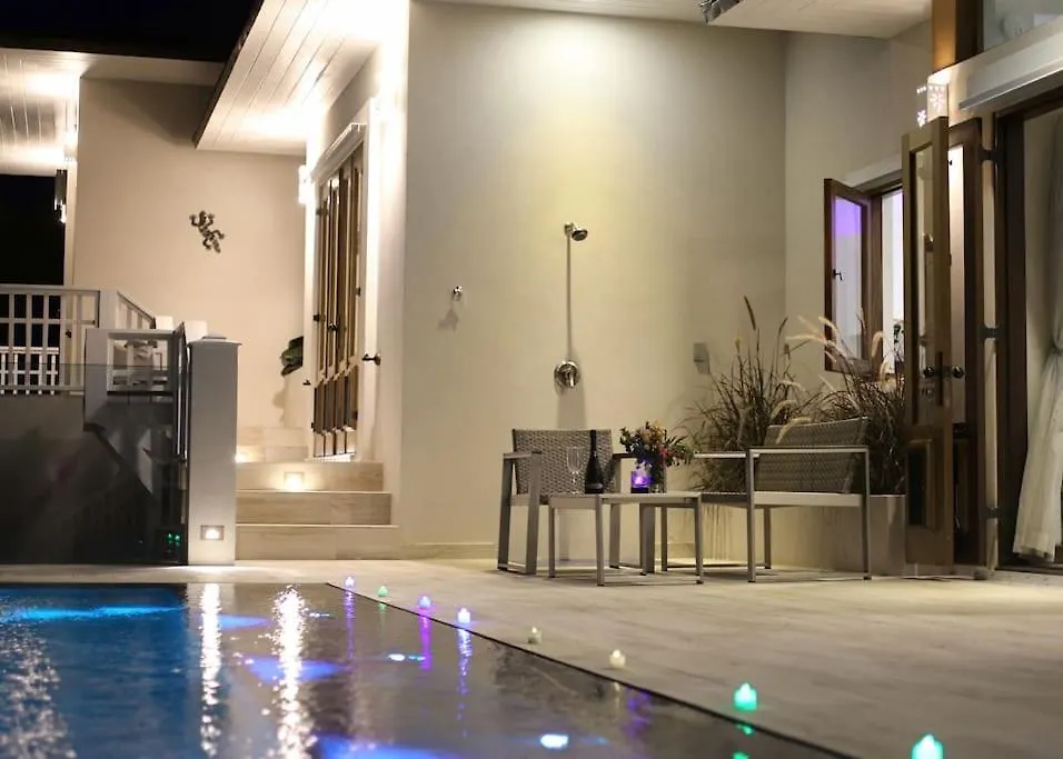 Stunning 3 Bedroom Villa With Pool & Jacuzzi Gaynors