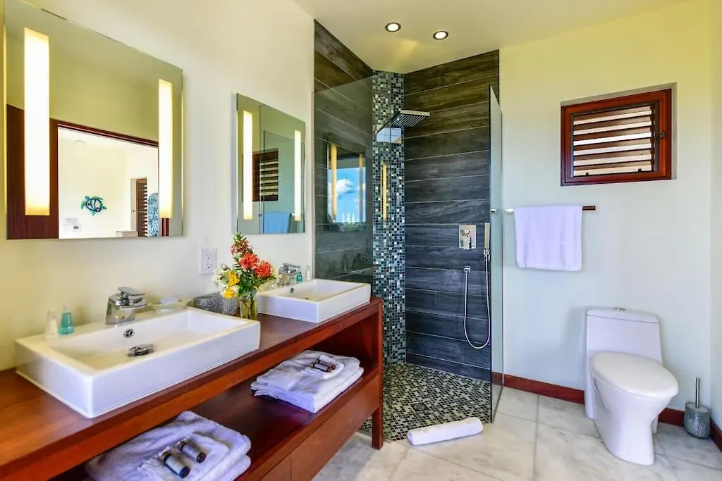 Stunning 3 Bedroom Villa With Pool & Jacuzzi Gaynors 0*,
