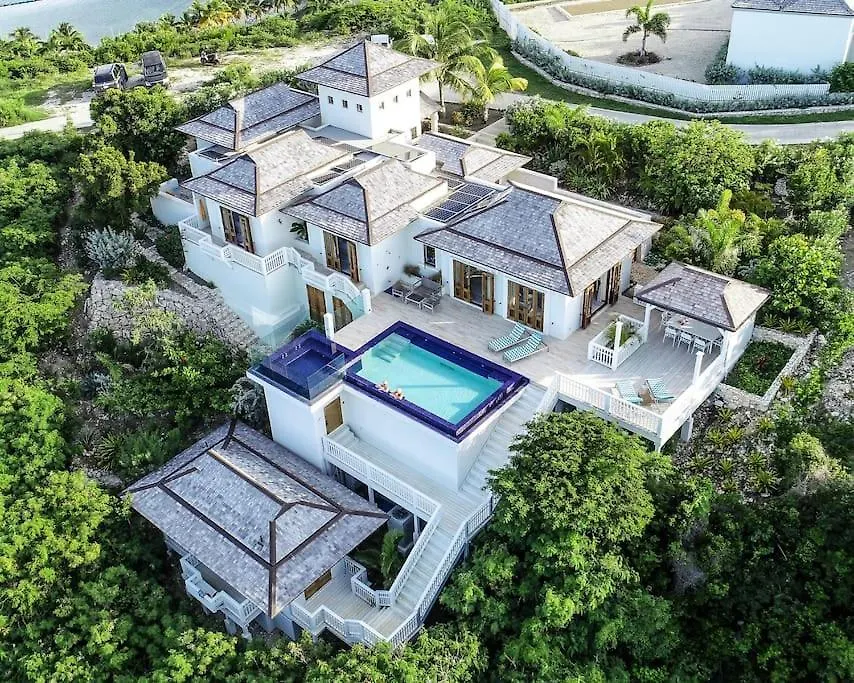 Stunning 3 Bedroom Villa With Pool & Jacuzzi Gaynors