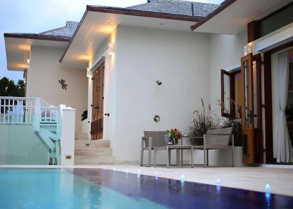 Stunning 3 Bedroom Villa With Pool & Jacuzzi Gaynors
