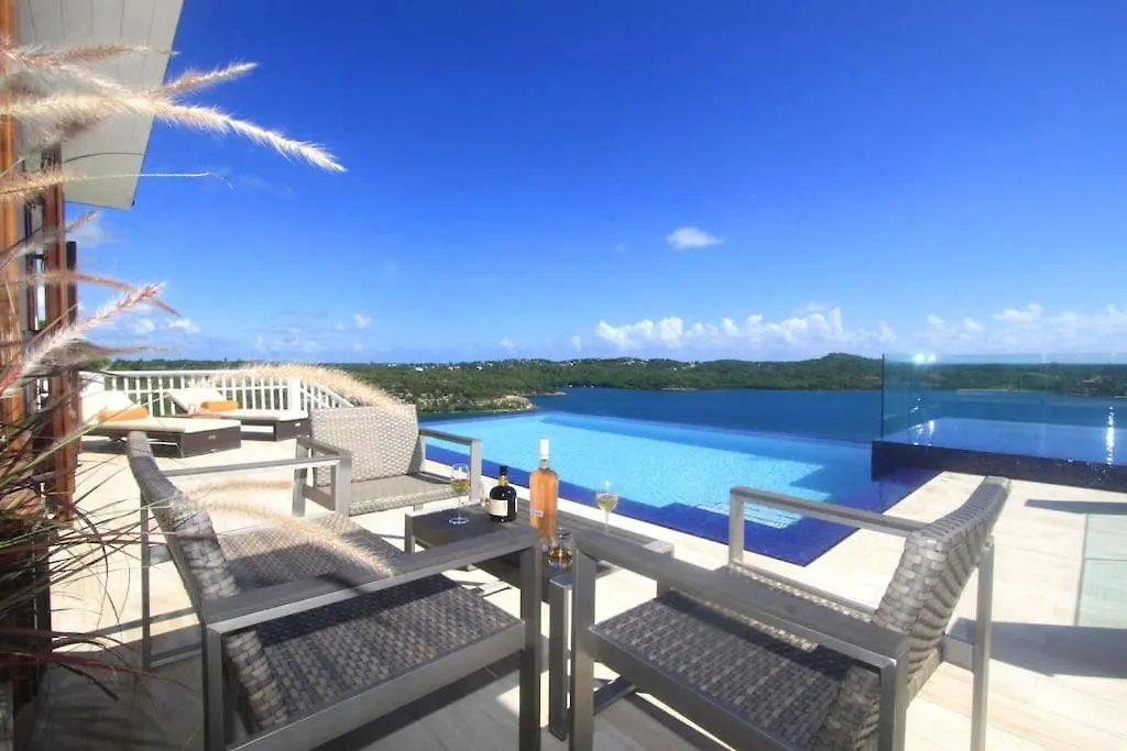 Stunning 3 Bedroom Villa With Pool & Jacuzzi Gaynors