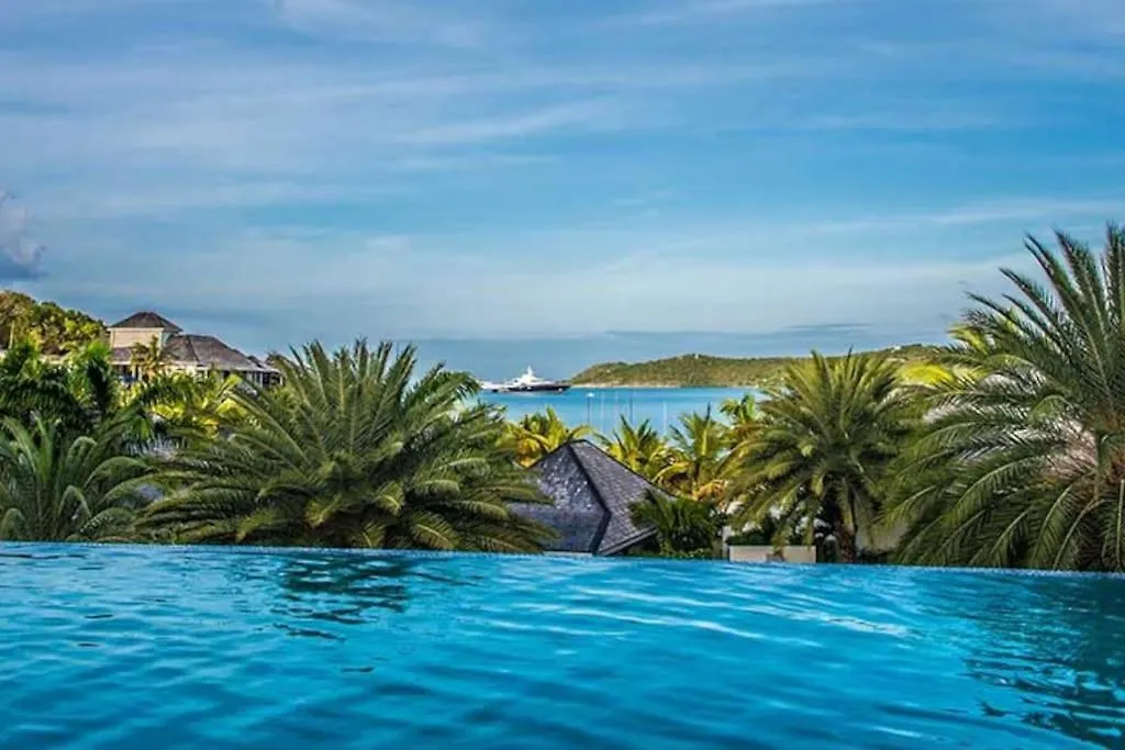 Stunning 3 Bedroom Villa With Pool & Jacuzzi Gaynors 0*,