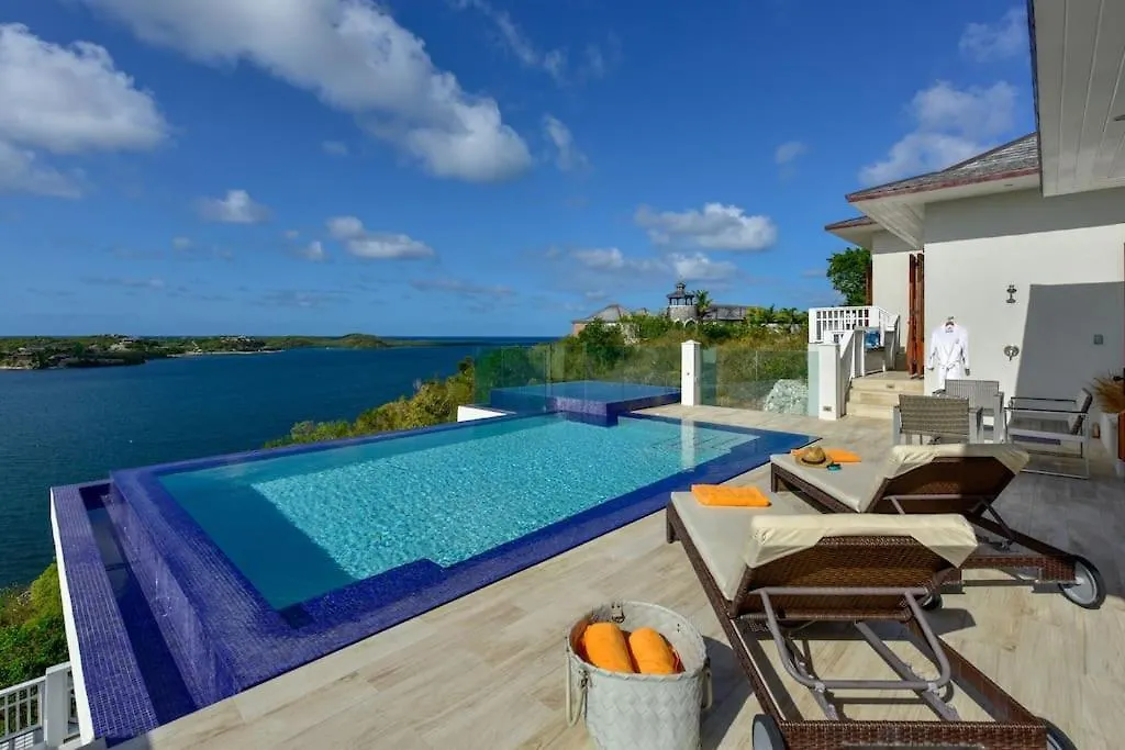 Stunning 3 Bedroom Villa With Pool & Jacuzzi Gaynors