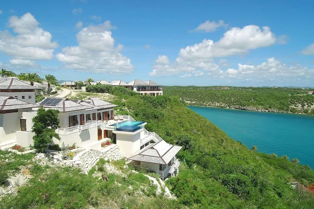 Stunning 3 Bedroom Villa With Pool & Jacuzzi Gaynors